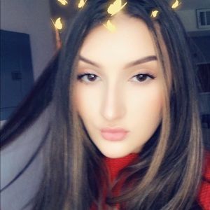 Meet your Posher, Layla